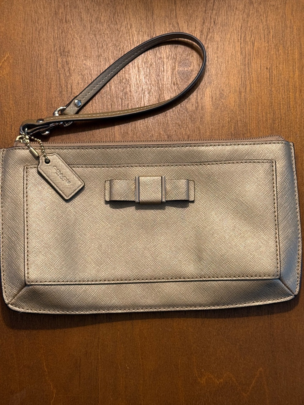 NWOT Coach Metallic Gold Wristlet with Bow Accent 💛✨